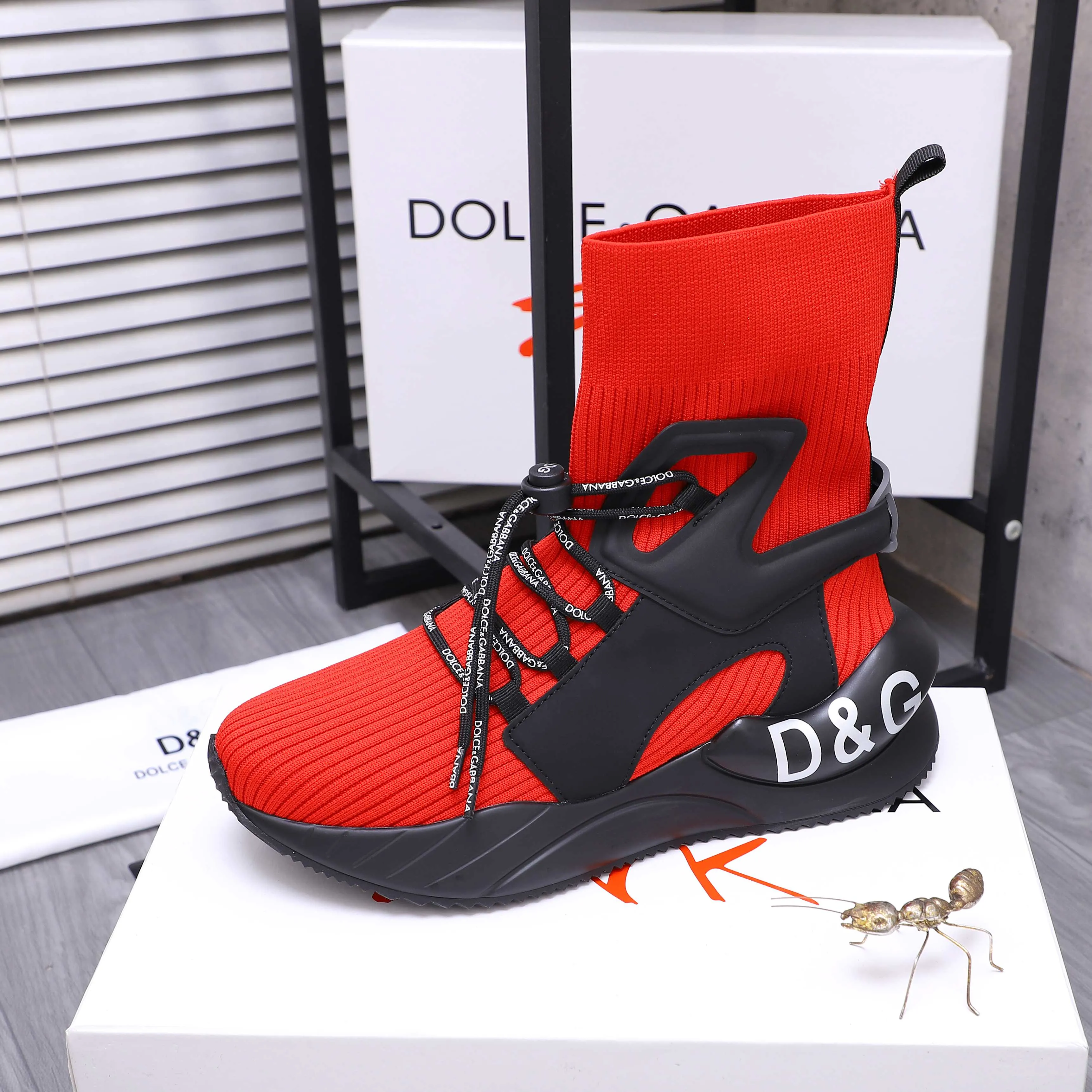 Men's shoes 💰442 Product trademark: DG (Dolce & Gabbana) casual shoes for couples. Regular size: 36-46 (45.46 is custom-made and non-returnable) Product materials: Selected knitted breathable spliced ​​cowhide upper, cowhide insole, original outsole